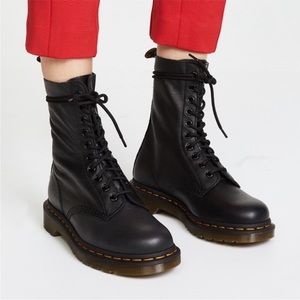 Dr. Martens black leather boots Virginia 1490 10 eye lace up boots combat goth
